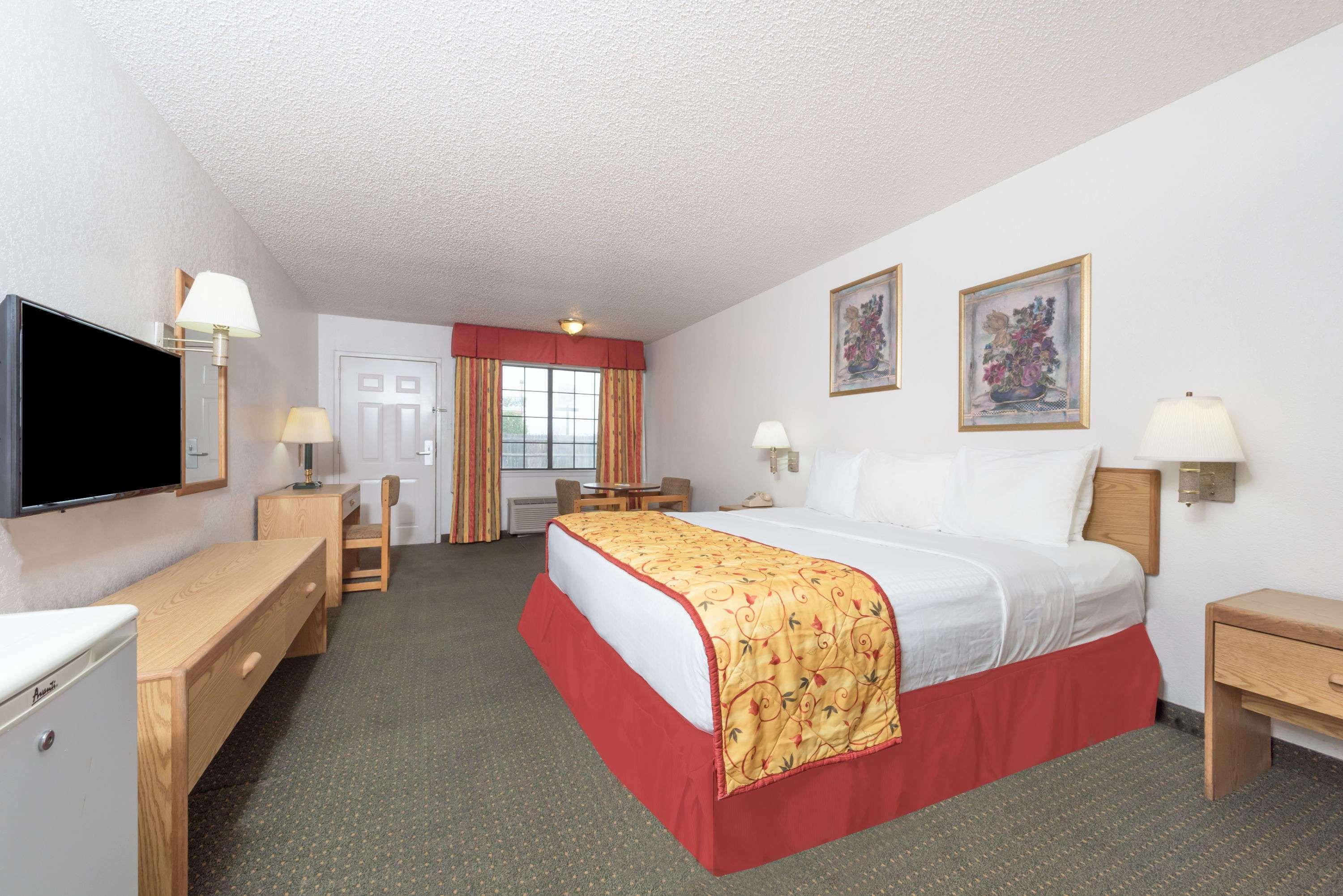 Days Inn By Wyndham Waco Near Downtown University Екстериор снимка